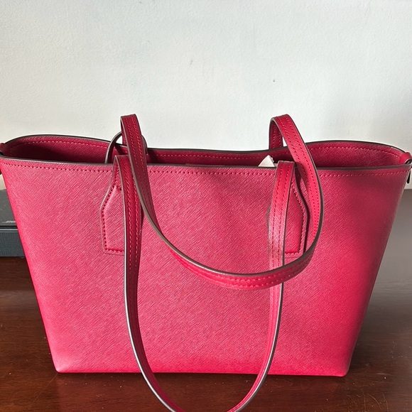Michael Kors Charlie Medium Tote with small zip case - Picture 1 of 9